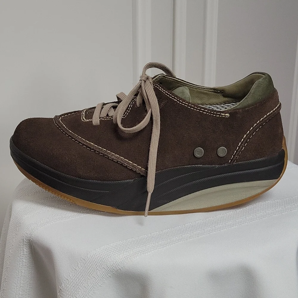 MBT "BARBARA" BROWN SUEDE LEATHER WALKING SHOES, SZ 7.5 - Picture 2 of 9